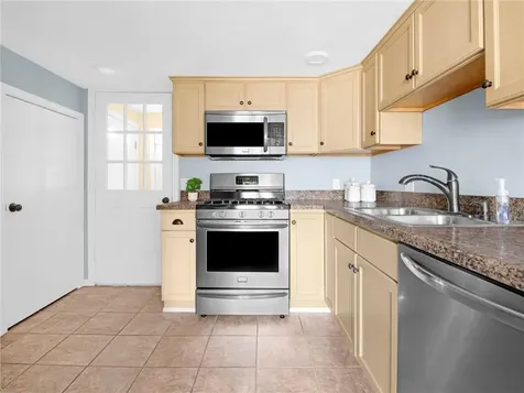 26 Anthony Street Warwick RI 02886