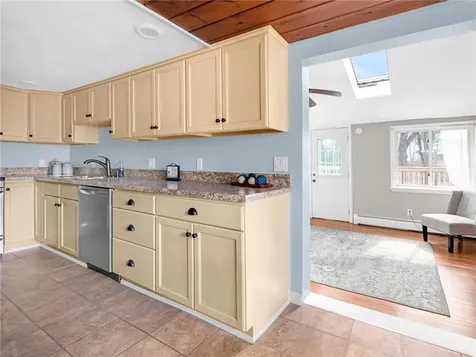 26 Anthony Street Warwick RI 02886