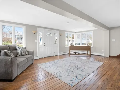 26 Anthony Street Warwick RI 02886