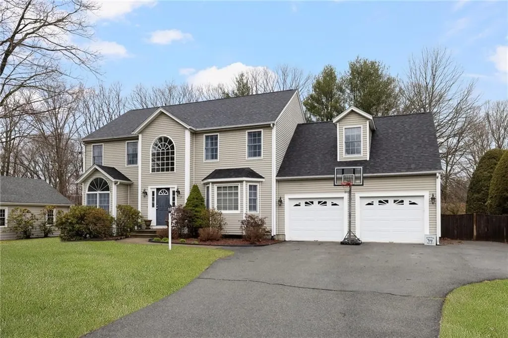 33 Old Meadow Lane Cumberland RI 02864