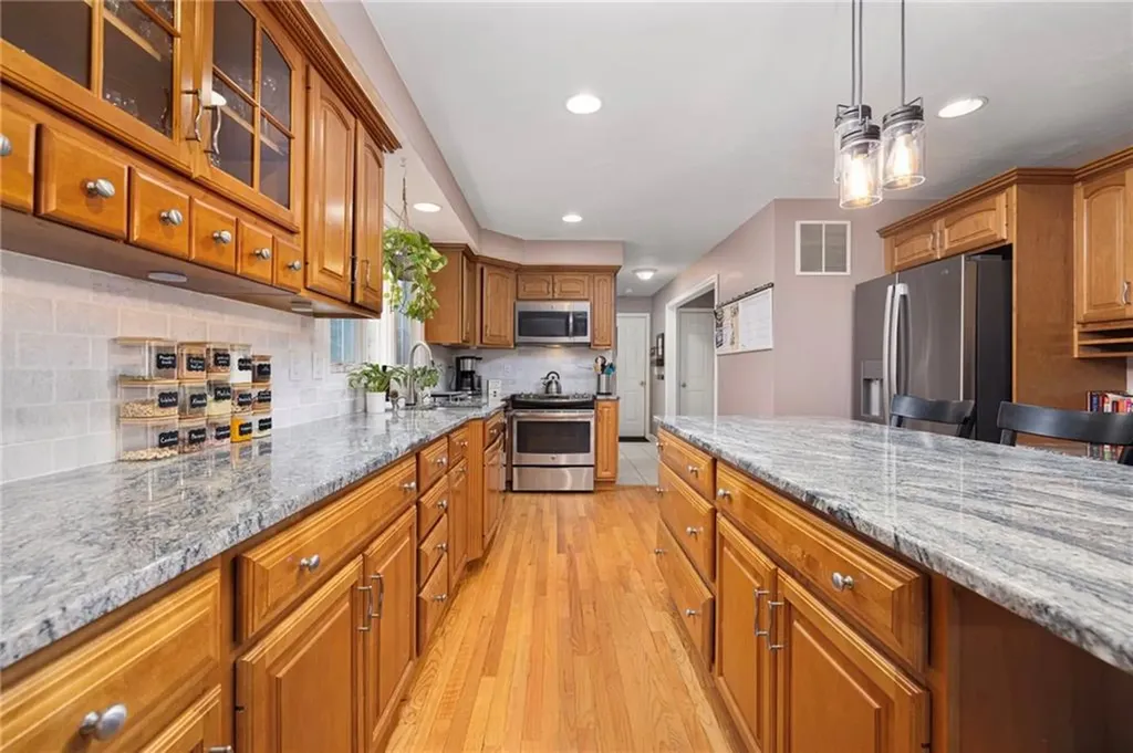 33 Old Meadow Lane Cumberland RI 02864