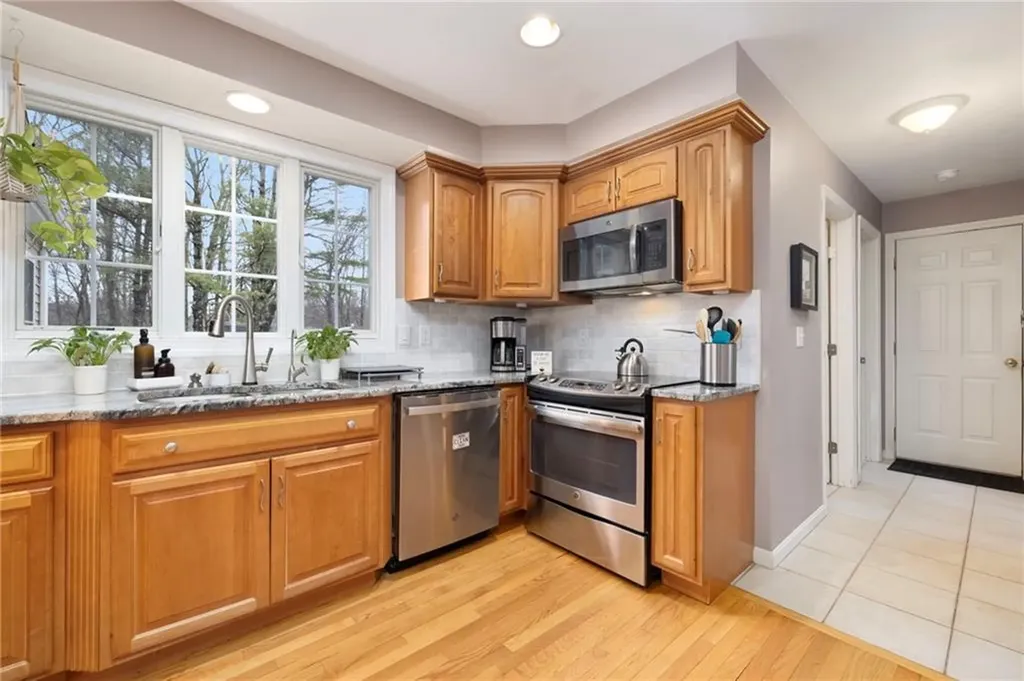 33 Old Meadow Lane Cumberland RI 02864