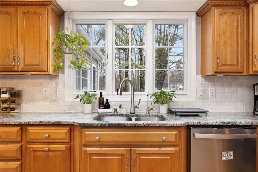 33 Old Meadow Lane Cumberland RI 02864