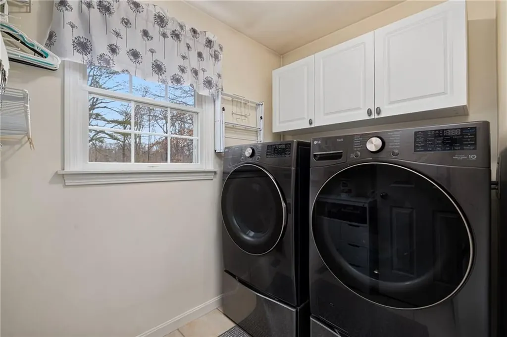33 Old Meadow Lane Cumberland RI 02864