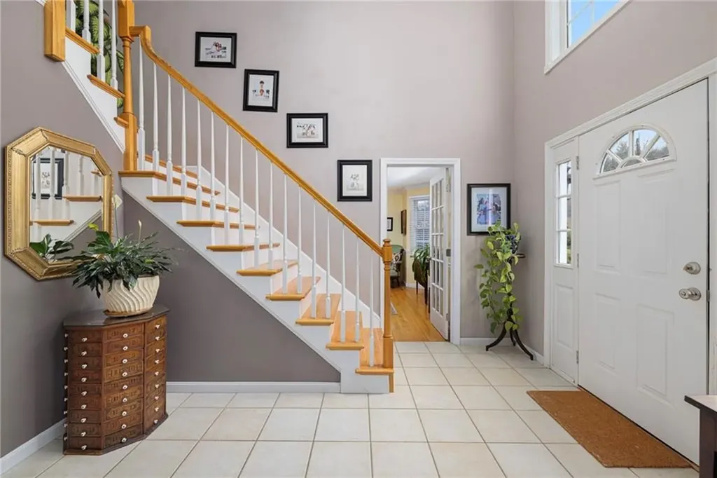 33 Old Meadow Lane Cumberland RI 02864