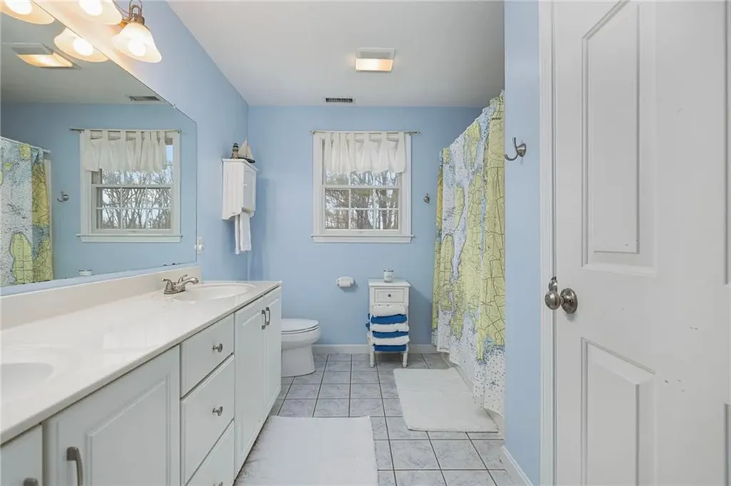 33 Old Meadow Lane Cumberland RI 02864