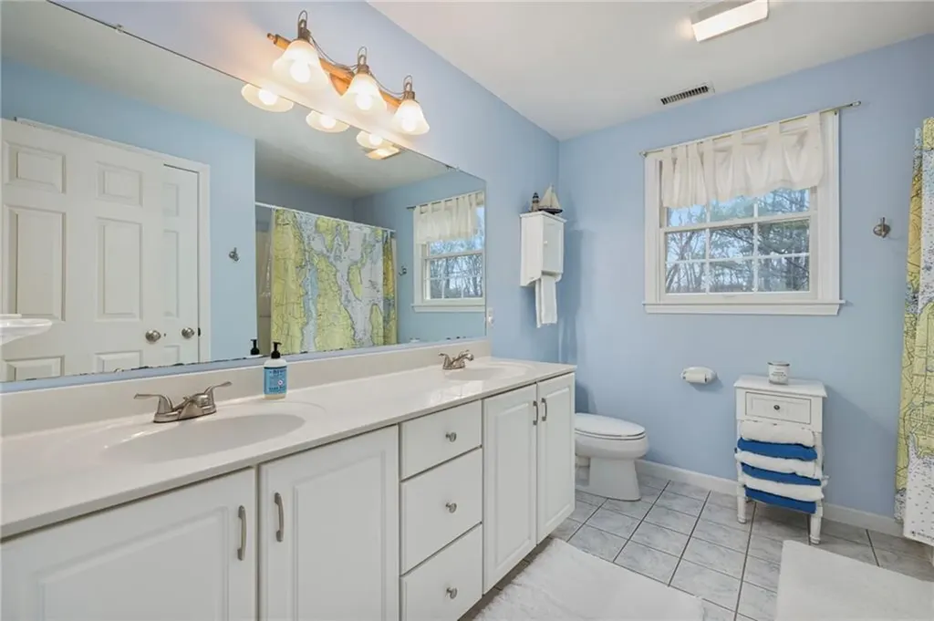 33 Old Meadow Lane Cumberland RI 02864