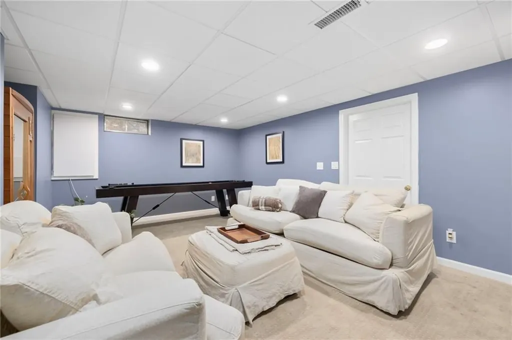 33 Old Meadow Lane Cumberland RI 02864