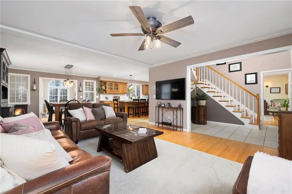 33 Old Meadow Lane Cumberland RI 02864