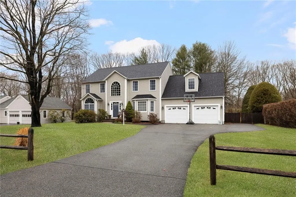 33 Old Meadow Lane Cumberland RI 02864