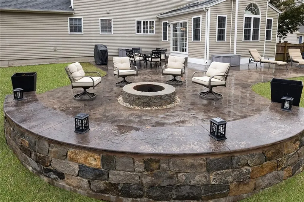 33 Old Meadow Lane Cumberland RI 02864
