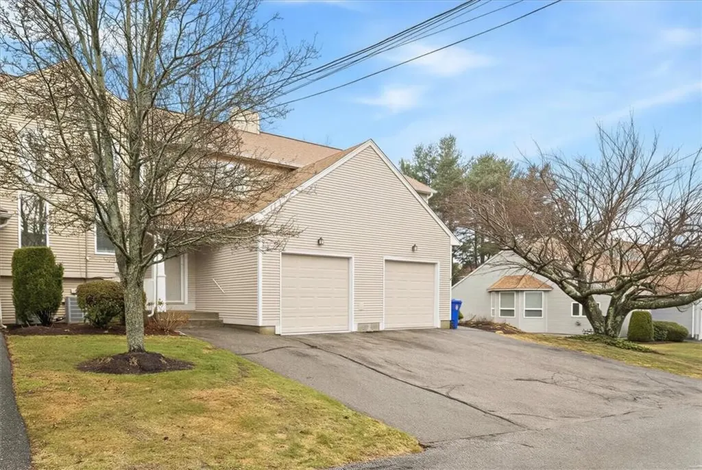 75 Valley Green Court North Providence RI 02904