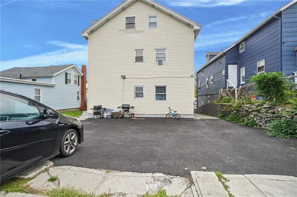 54 Jefferson Avenue Pawtucket RI 02860