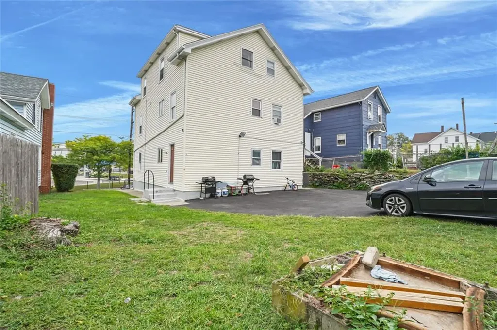 54 Jefferson Avenue Pawtucket RI 02860