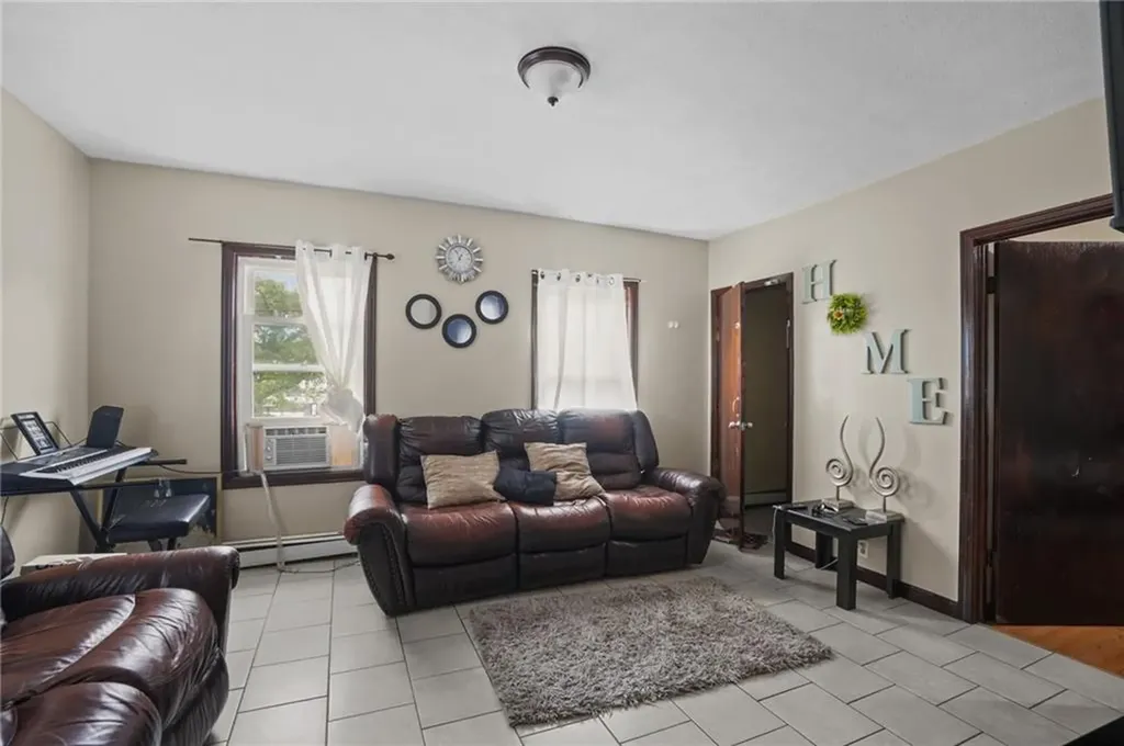 54 Jefferson Avenue Pawtucket RI 02860