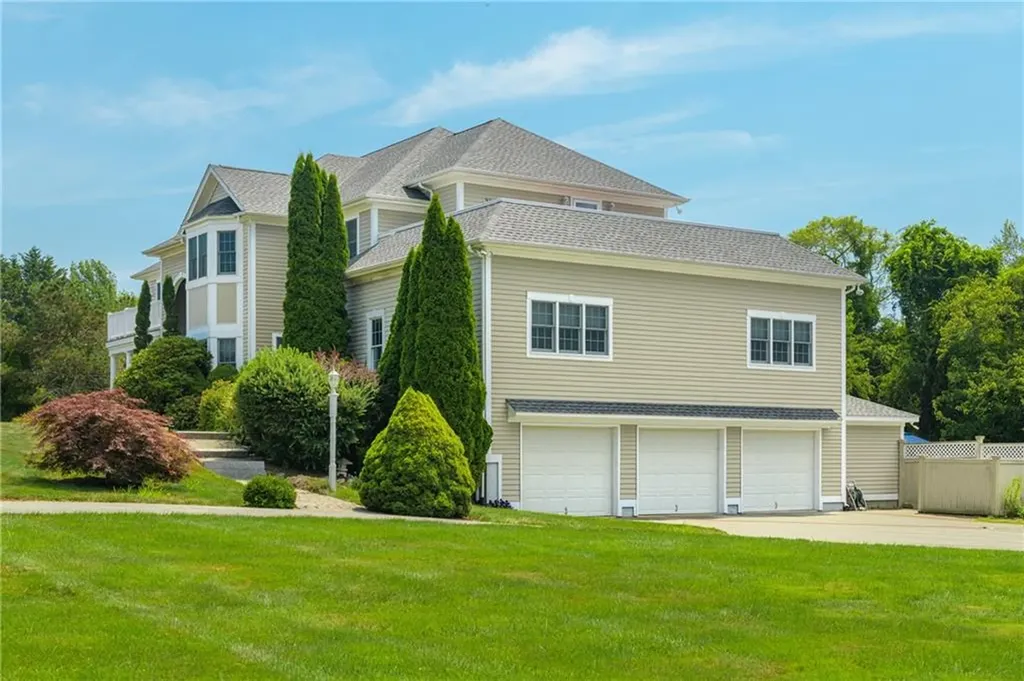 180 Cottontail Drive Portsmouth RI 02871