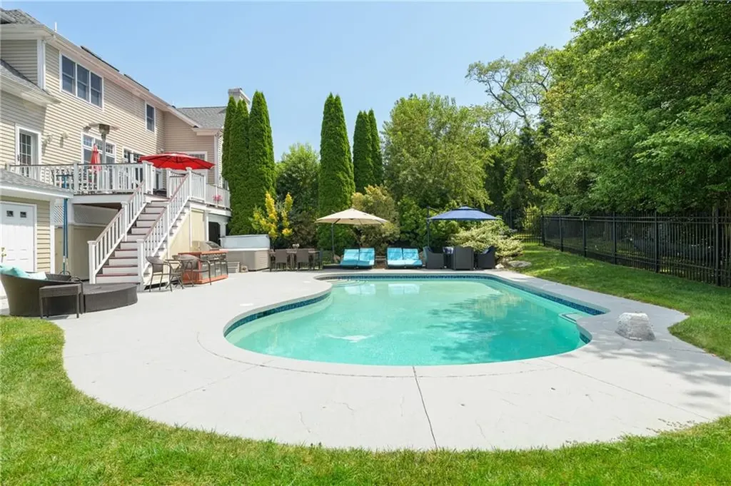 180 Cottontail Drive Portsmouth RI 02871