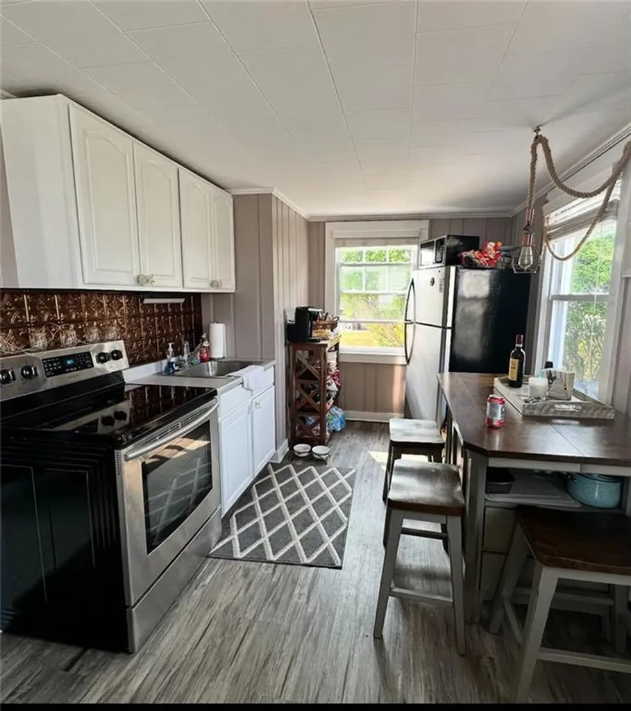 6 Guenther Court Narragansett RI 02882