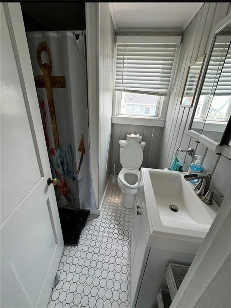 6 Guenther Court Narragansett RI 02882
