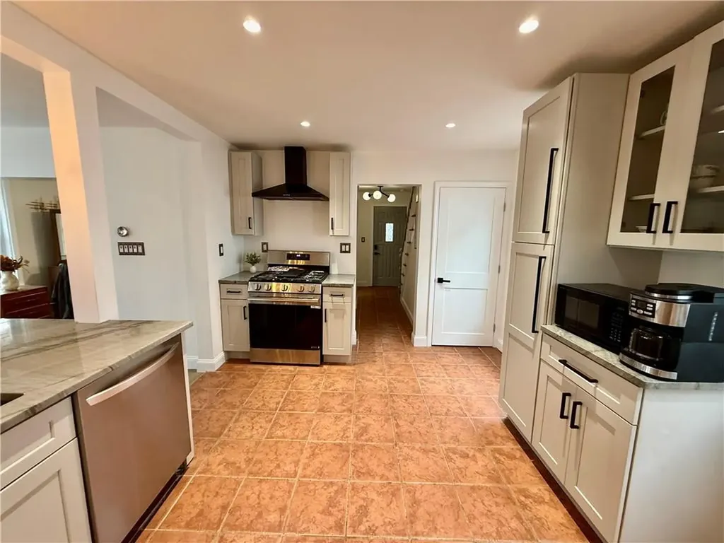 571 Winter Street Woonsocket RI 02895