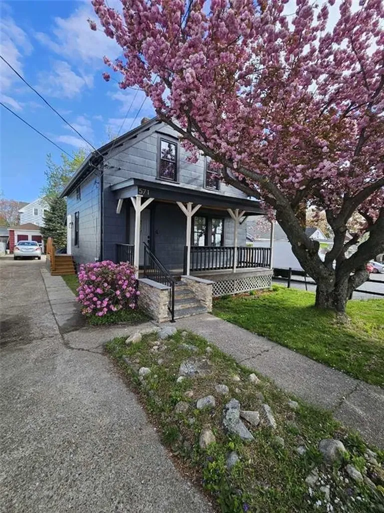 571 Winter Street Woonsocket RI 02895