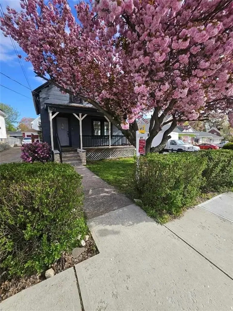 571 Winter Street Woonsocket RI 02895