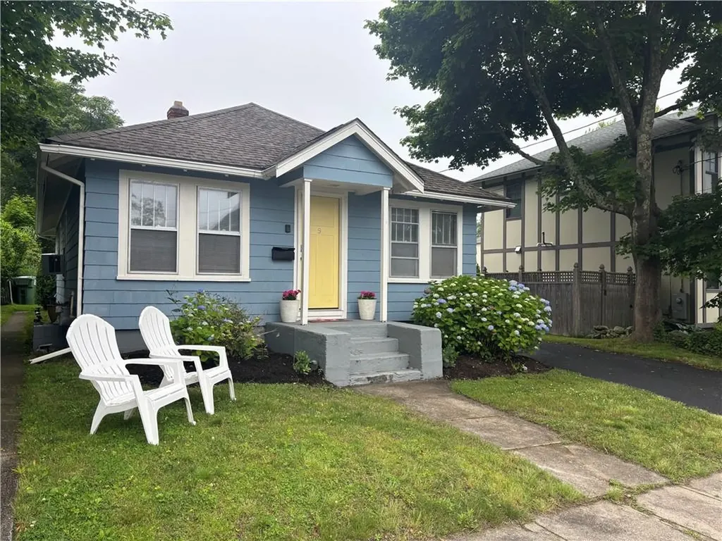 9 Rockland Street Narragansett RI 02882