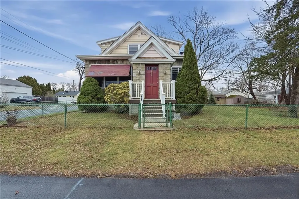 236 Becker Avenue East Providence RI 02915