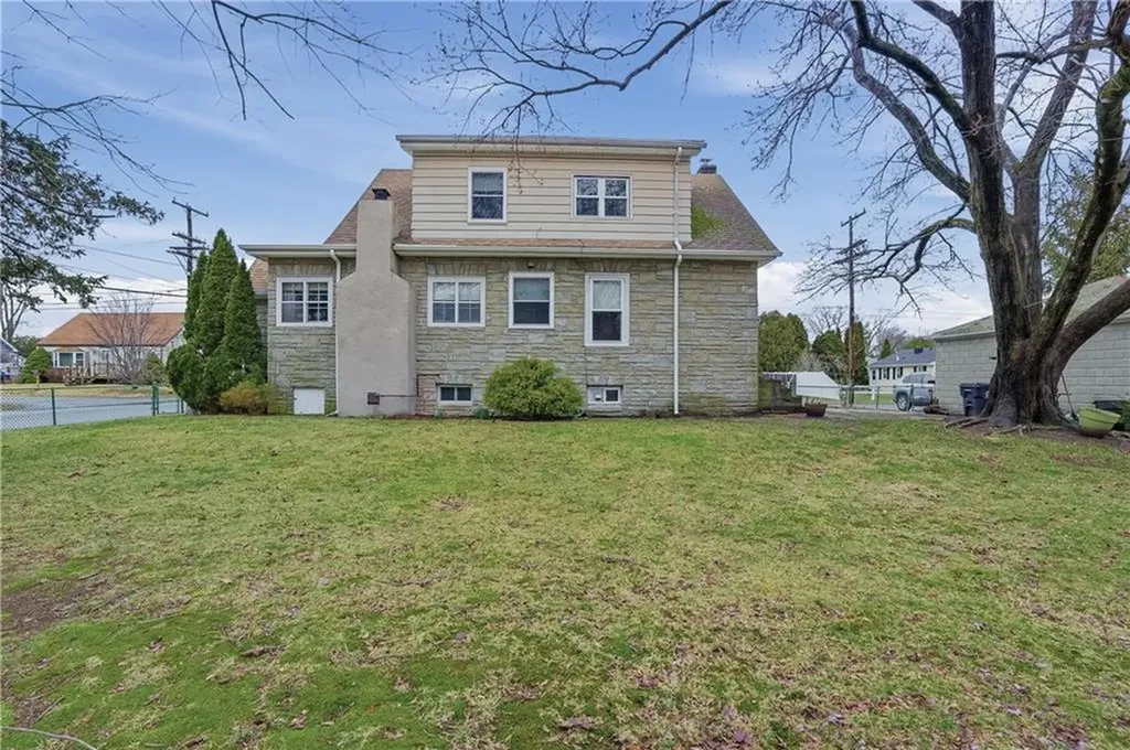 236 Becker Avenue East Providence RI 02915