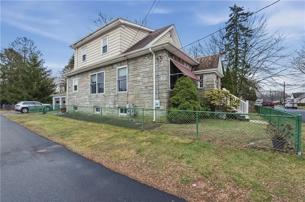 236 Becker Avenue East Providence RI 02915