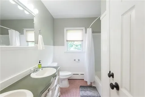 5 Sherri Lane Middletown RI 02842