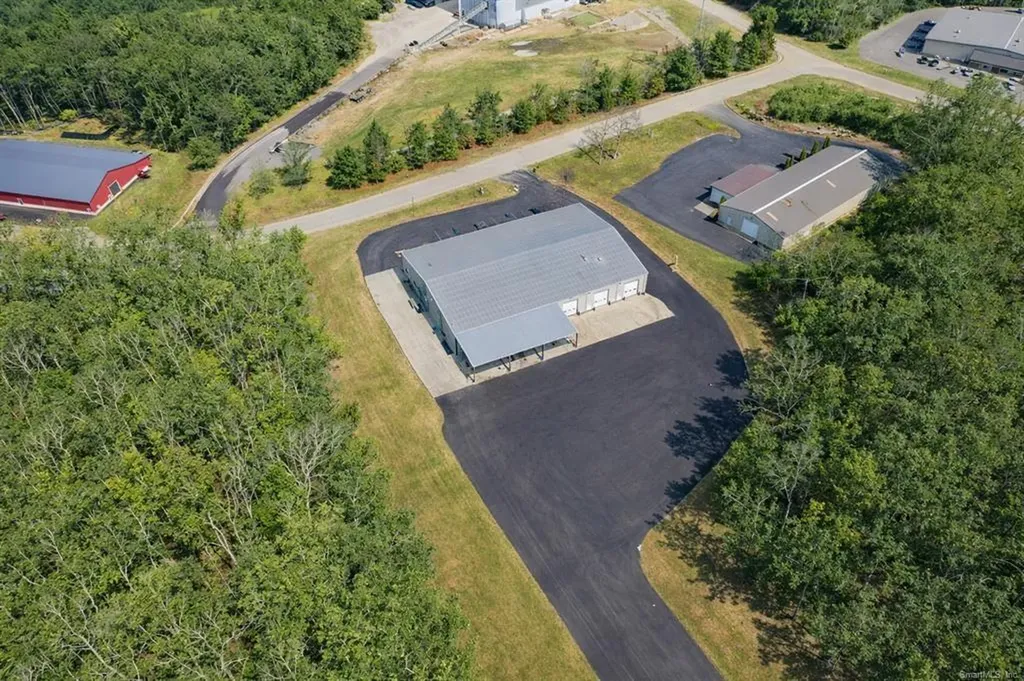 13 West Parkway Plainfield CT 06374