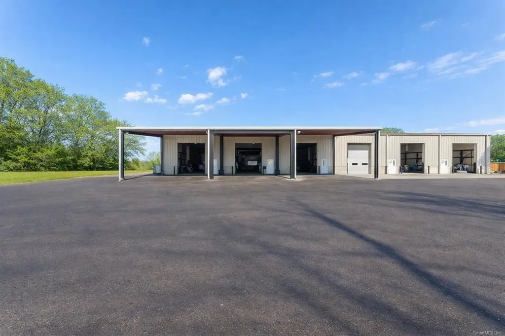 13 West Parkway Plainfield CT 06374