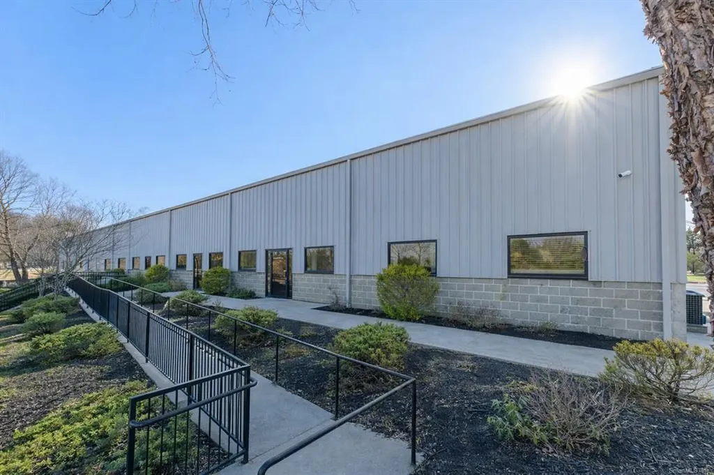 13 West Parkway Plainfield CT 06374