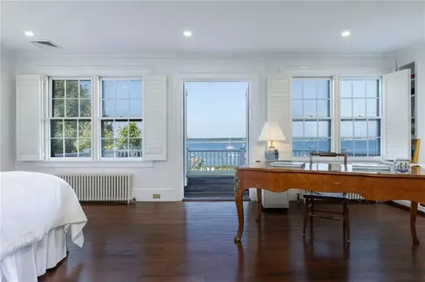 11 Main Street Stonington CT 06378