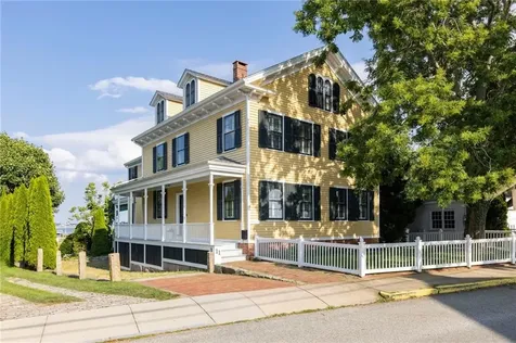 11 Main Street Stonington CT 06378