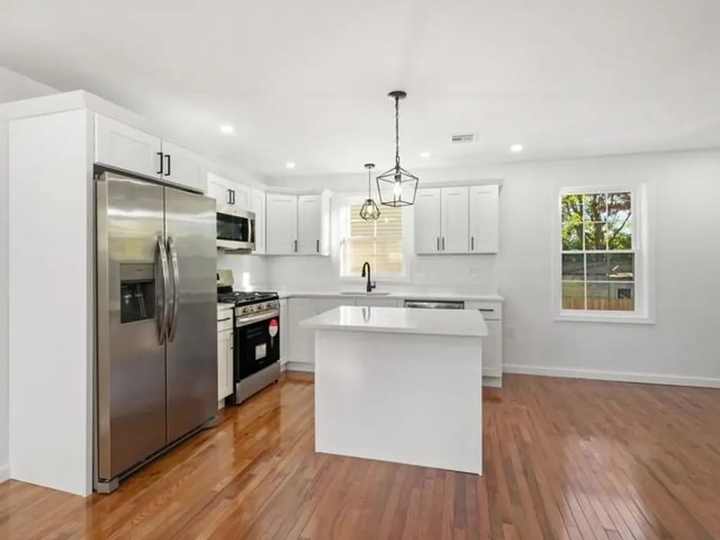 24 Saint James Street Providence RI 02907