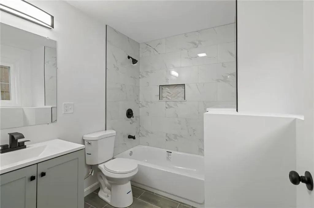 24 Saint James Street Providence RI 02907