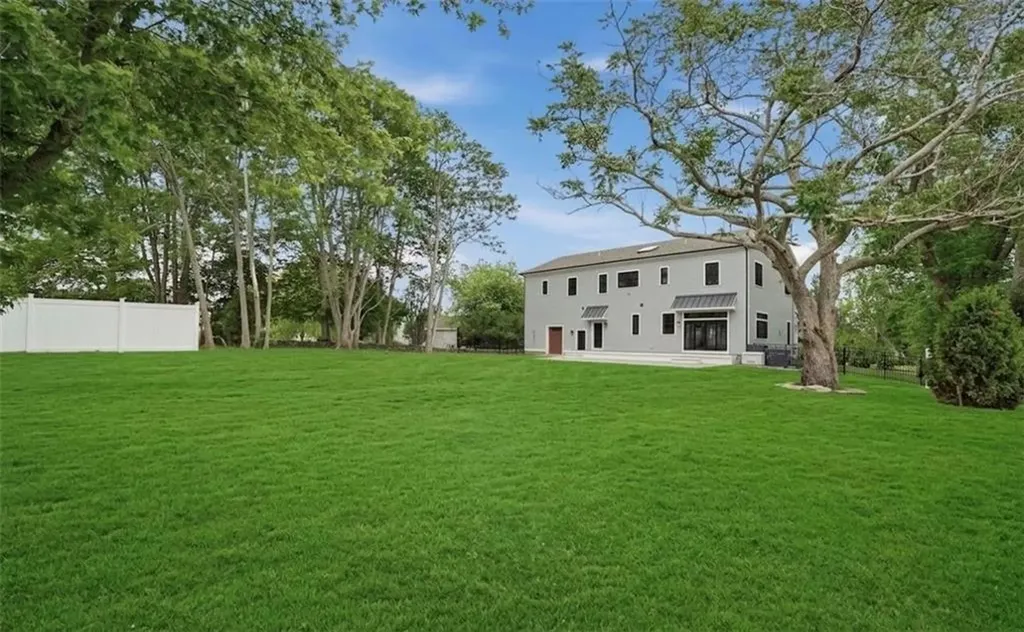 980 Green End Avenue Middletown RI 02842