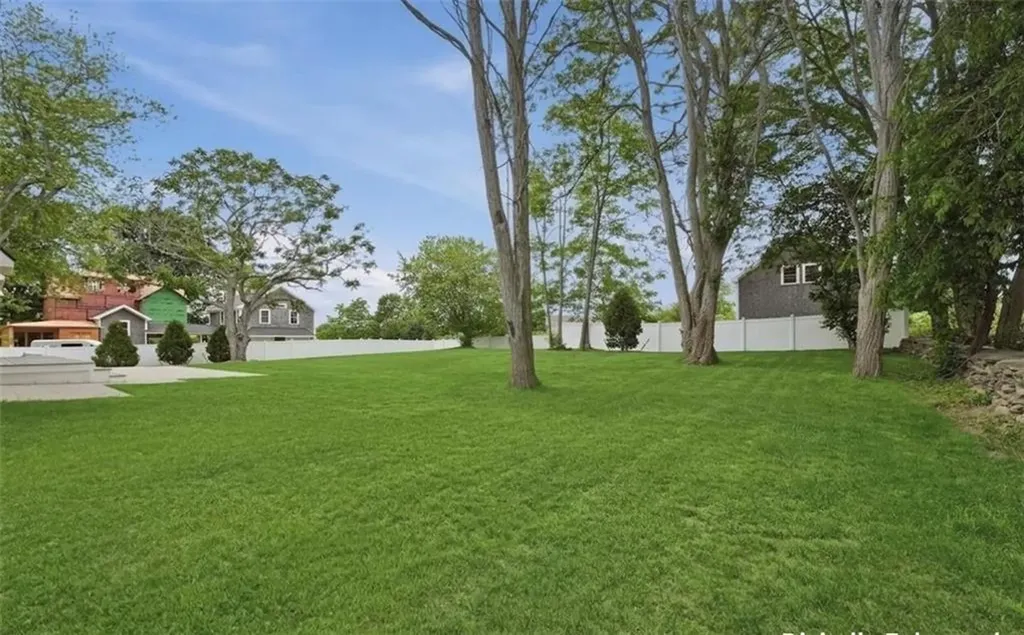980 Green End Avenue Middletown RI 02842