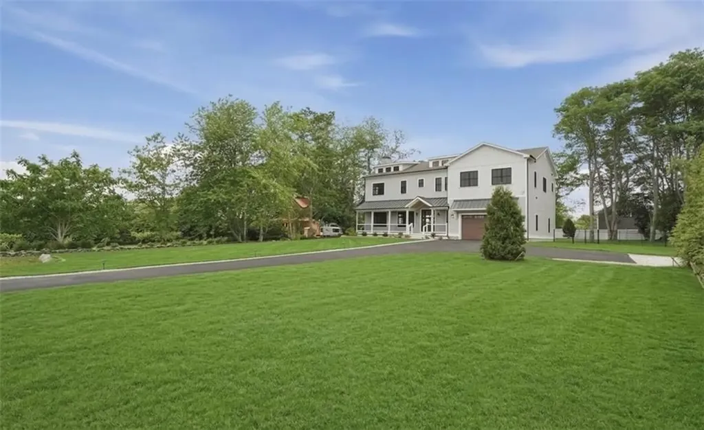 980 Green End Avenue Middletown RI 02842