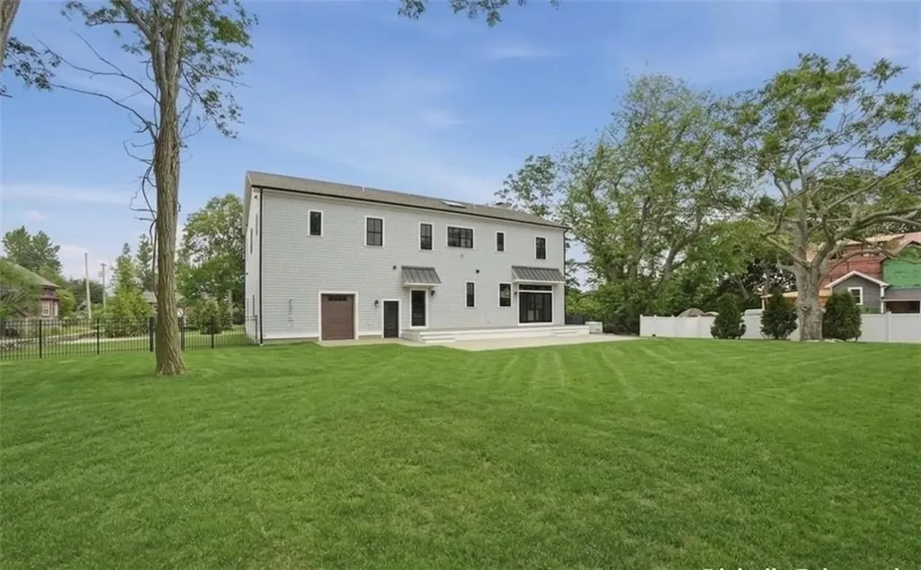 980 Green End Avenue Middletown RI 02842