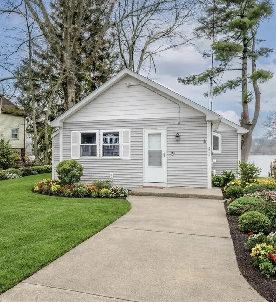 422 Lake Shore Drive Warwick RI 02889