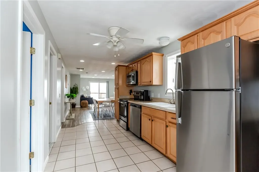 422 Lake Shore Drive Warwick RI 02889