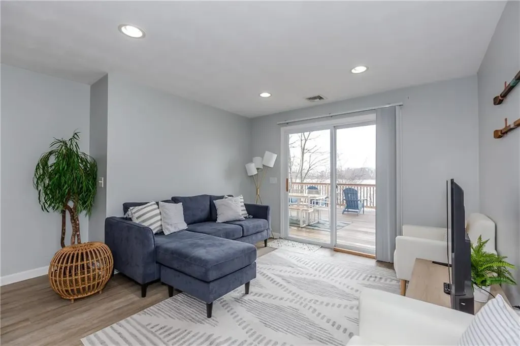 422 Lake Shore Drive Warwick RI 02889