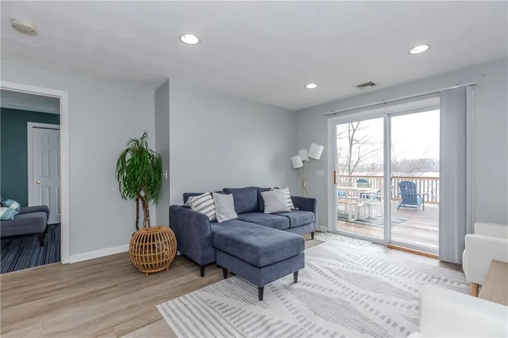 422 Lake Shore Drive Warwick RI 02889