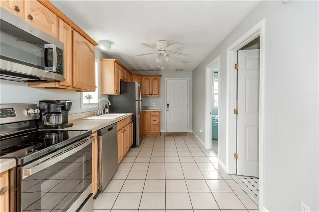 422 Lake Shore Drive Warwick RI 02889