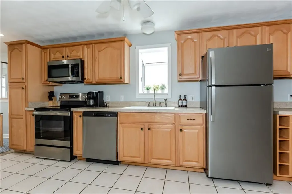 422 Lake Shore Drive Warwick RI 02889