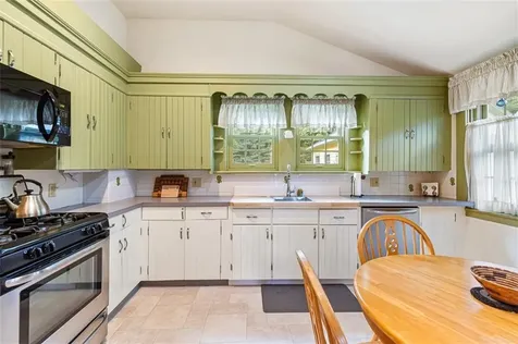 228 Rodman Street South Kingstown RI 02879
