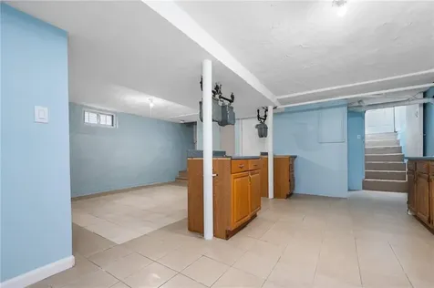 518 Lonsdale Avenue Pawtucket RI 02863